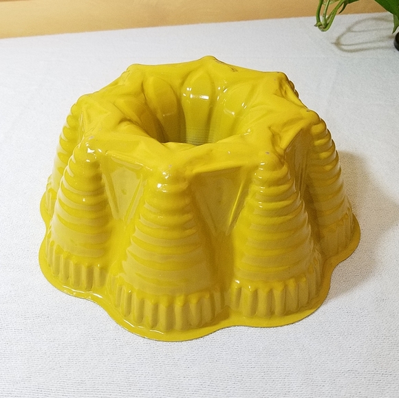 Vintage Bundt Pan